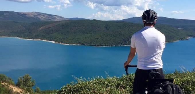 Emmanuel sur son vélo, de Lyon à Porto Vecchio