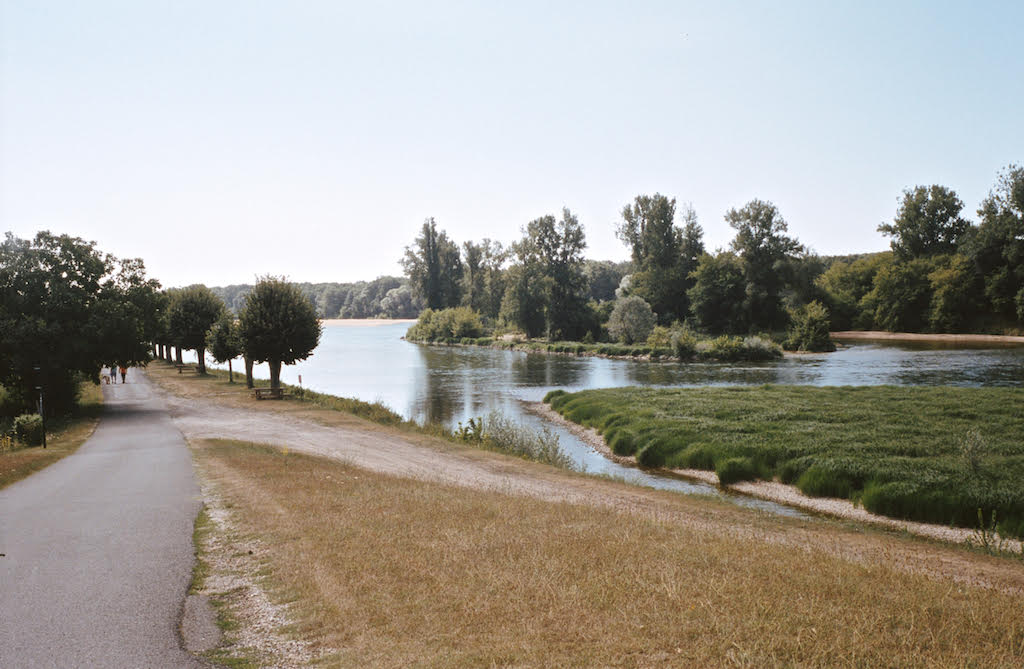 Passage le long du Canal Latéral à la Loire à Digoin